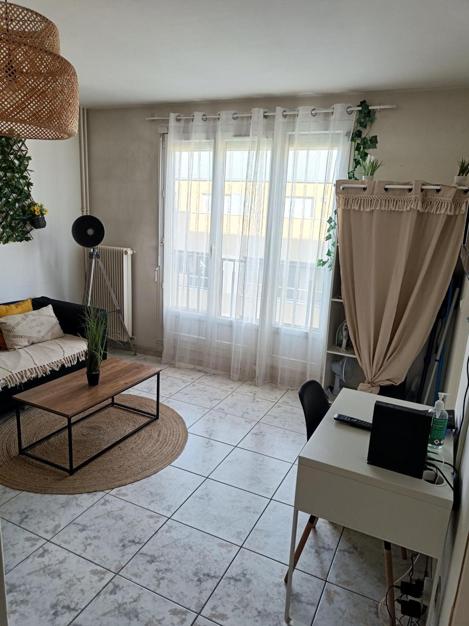 Couturier Lovely Appartement Proche Centre Ville Reims Zewnętrze zdjęcie